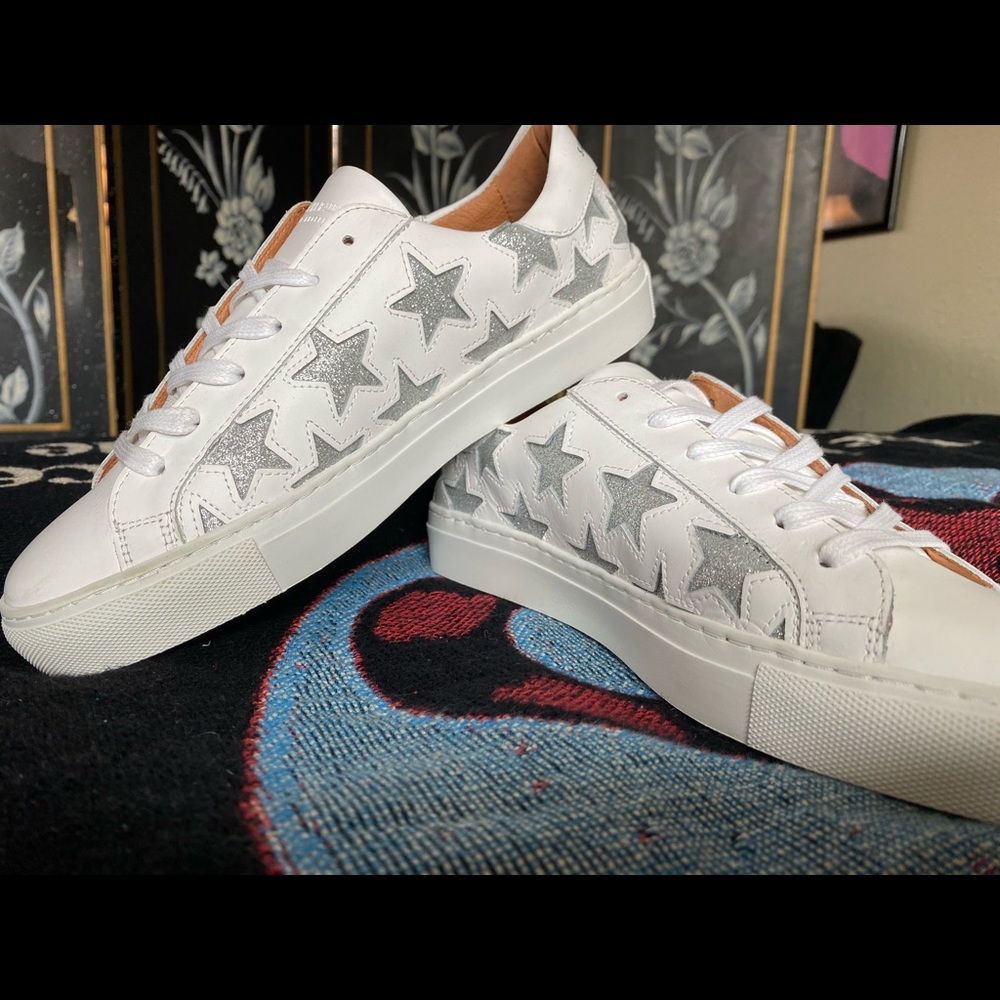 Vintage styled sketcher sneakers - never worn
